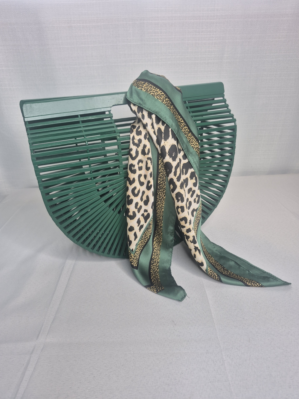 Green Crescent Bamboo Bag with Leopard Print Scarf NWOT - Picture 3 of 10